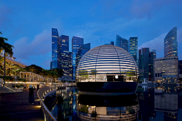 Apple’s floating on water store opens in Singapore
